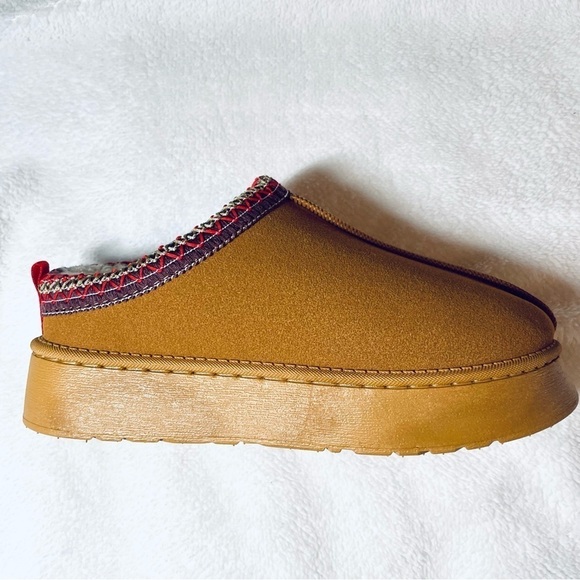 NWOT Women's Wool Slippers - Size: US 8-8.5 - Picture 8 of 13